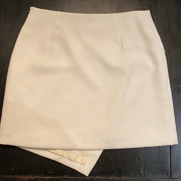 Babaton White Skirt | size 8 - Picture 4 of 9